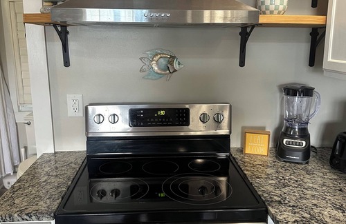 Newport Casa | Lakeview Getaway with Stunning Sunsets with lake access