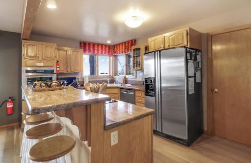 Ridgewood Casa | Lakeview Hideaway 3BDR for 8 w Private Hot Tub