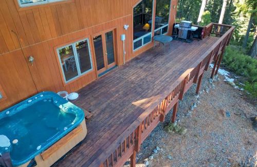 Ridgewood Casa | Lakeview Hideaway 3BDR for 8 w Private Hot Tub