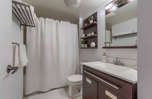 King West Village Condominio | Lakeview High Rise 2 beds + Indoor Parking