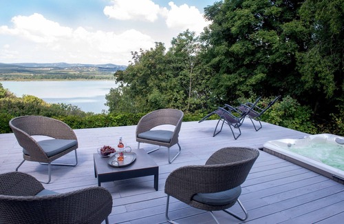 Tihany Casa | Lakeview Home in Tihany with Hot Tub
