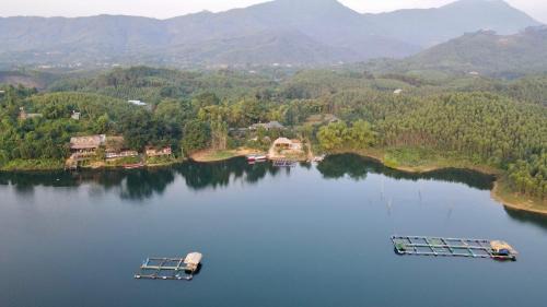 Ngoi Tu Casa | Lakeview Homestay Vu Linh