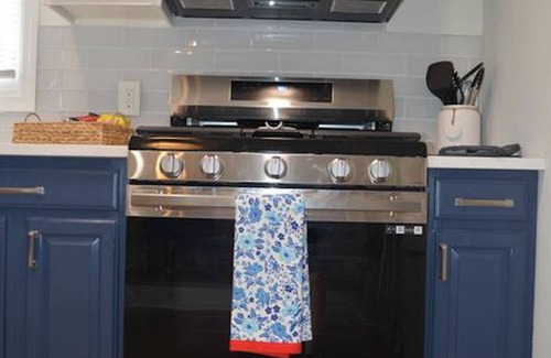 Lake Hopatcong Casa | Lakeview House w/ 3 bdrm & 1 bth - newly renovated