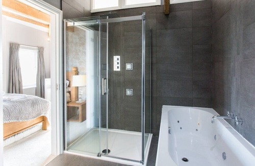 Stanton Drew Villa | Lakeview Hse nr Bath. Hottub games rm. Great views