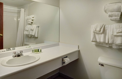 Fort Saskatchewan Hotel | Lakeview Inns & Suites Fort Saskatchewan