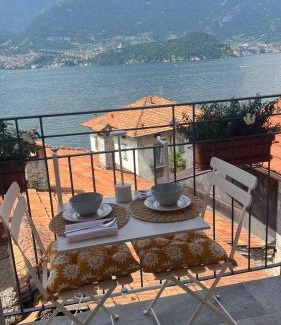 Lezzeno Apartamento | Lakeview Jonny house on the roofs