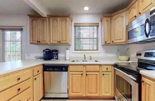 Lake Sequoyah Cabina | Lakeview, Lake access,Covered deck, Fiber optic Wi-FI