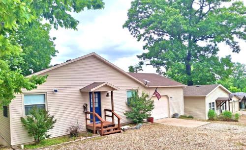 Shell Knob Casa | Lakeview Landing! 2 min walk to lake, boat parking