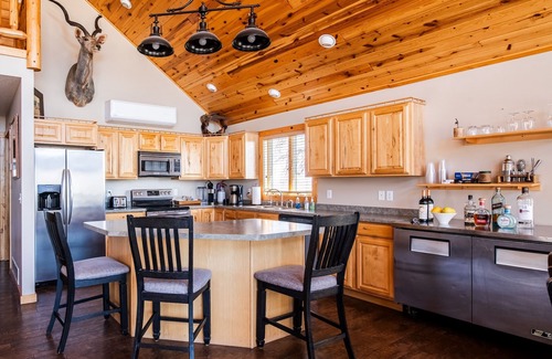 Carpenter Cabina | Hermoso chalet estilo Lodge con vistas al pintoresco lago Prairie