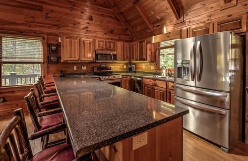 Necowa Cove Cabina | Lakeview Lodge- Pet Friendly | Mtn and Lake Views | Pool Table