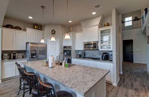 Missouri City Casa | Lakeview Mansion – A Chic Estate