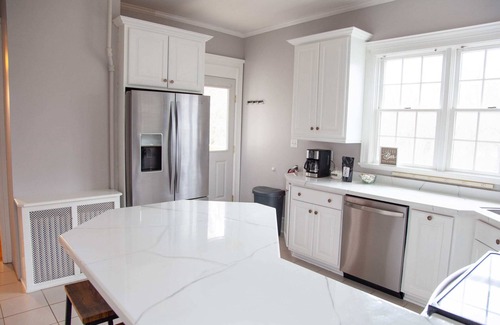 South Main Street Casa | Lakeview on Main Pool, Fire Pit + Walkable