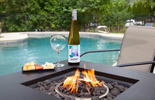 South Main Street Casa | Lakeview on Main Pool Fire Pit and Walkable