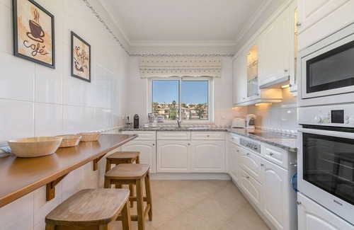 Atalaia Apartamento | Lakeview Paradise by LovelyStay