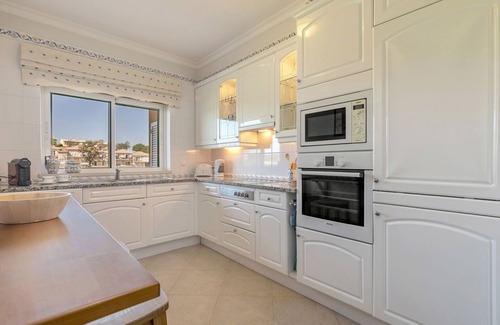 Atalaia Apartamento | Lakeview Paradise by LovelyStay