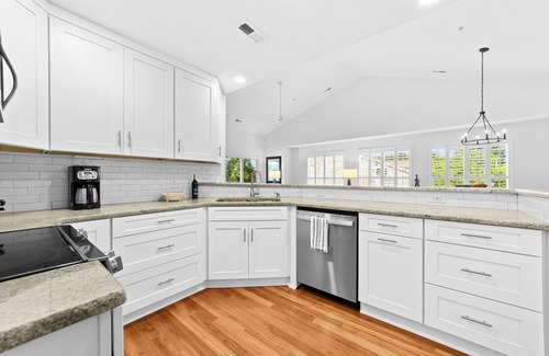 Cornelius Condominio | 🆕 Lakeview Penthouse on Lake Norman