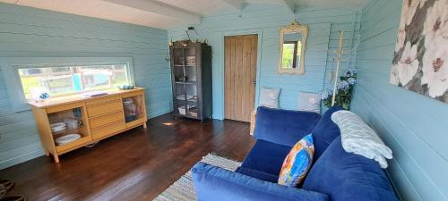Beckingham Otro | Lakeview Petting Pod