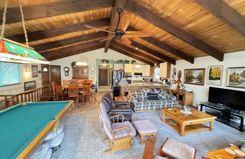 Lakehead Casa | Lakeview, Pool Table, Hot Tub, Marina, Sleeps 10 - Shasta Lakeshore Retreat #15