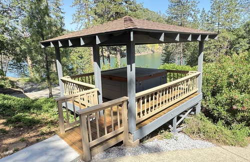 Lakehead Casa | Lakeview, Pool Table, Hot Tub, Marina, Sleeps 10 - Shasta Lakeshore Retreat #15