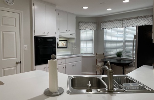 Thomasville Casa | Lakeview Privacy in the Heart of Thomasville