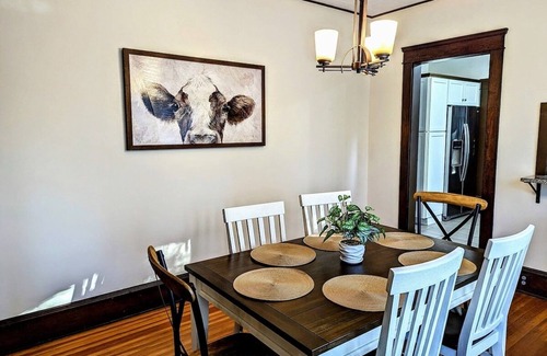 Chardon Casa | Lakeview Retreat Destination