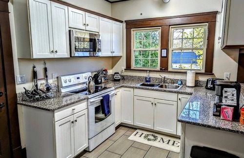 Chardon Casa | Lakeview Retreat Destination