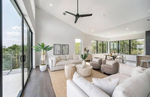 McNeil Casa | Lakeview Retreat: Terrace BBQ