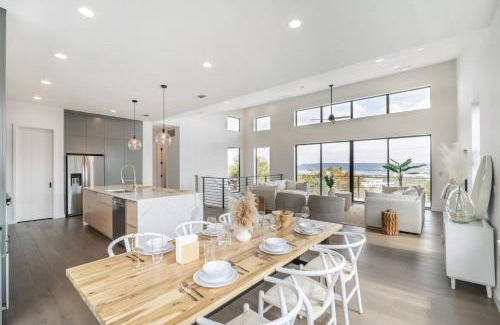 McNeil Casa | Lakeview Retreat: Terrace BBQ