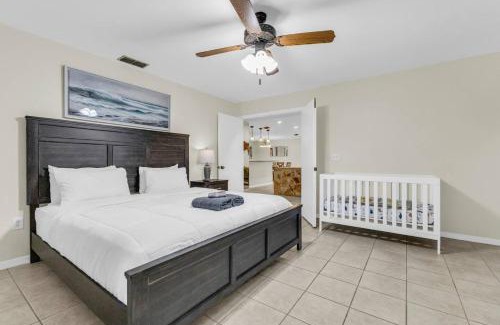 Country Oaks Casa | Lakeview Retreat with Pool Games, Chill Vibes