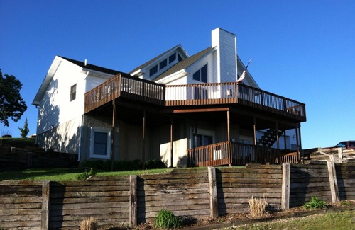 Crofton Cabina | Lakeview retreat with room for the whole family!