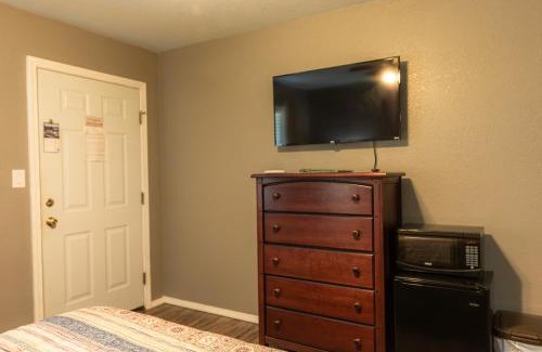 Mead Casa | Lakeview Room 2 Queens - 22
