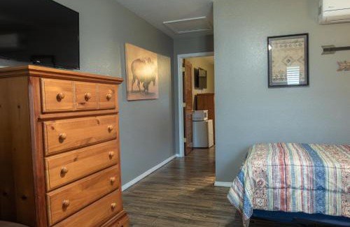 Mead Casa | Lakeview Room Twin Beds - 21