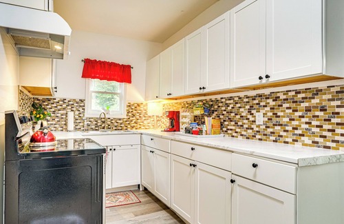 Lemon Springs Casa | Lakeview Vacation Rental - Walk to Crystal Lake!