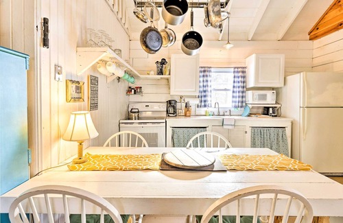 Poyntelle Cabaña | Lakewood Cottage w/ Private Lake Access & Canoes!