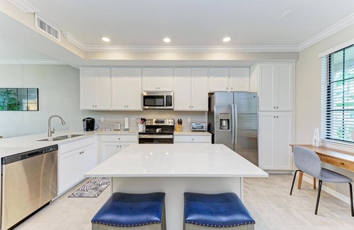 Lakewood Ranch Condominio | Lakewood National Stunning1st. floor condo with lake & golf course views