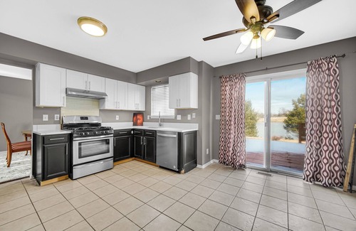 Fox Valley Casa | Lakewood's Elegance: A Home of Space, Style and Serenity