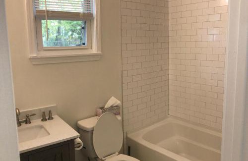 Durham Casa | Lakewoodlyon Park Renovated Cottage Near Duke 23b