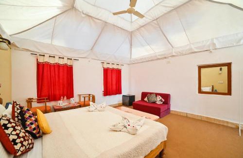 Amar Sagar Pol Otro | Lakhmana Desert Camp With Swimming Pool