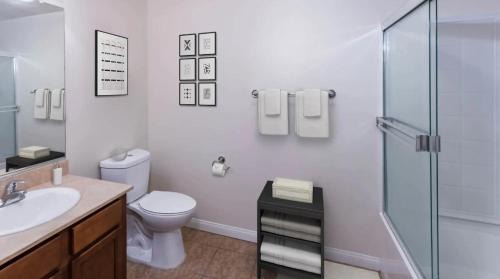 Wilshire Apartamento | LALA House -1Br with Free Parking, Pool, Laundry