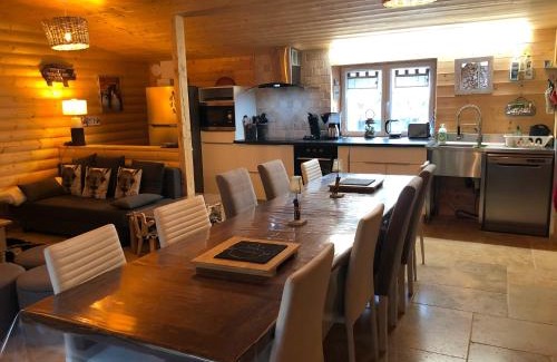 Montaigut-le-Blanc Casa | Lama-Gîte-des-Puys chalet écologique à 30km des pistes, visite aux lamas Charge VE