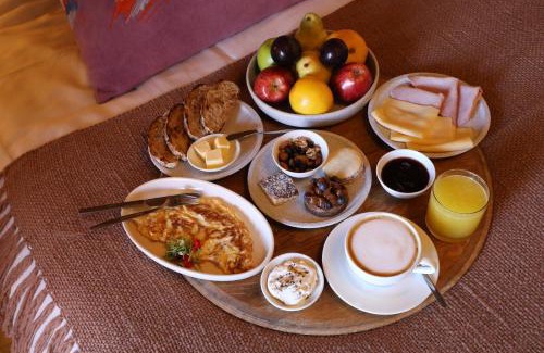 Cuyo Cama Y Desayuno | Lamadrid Guest House