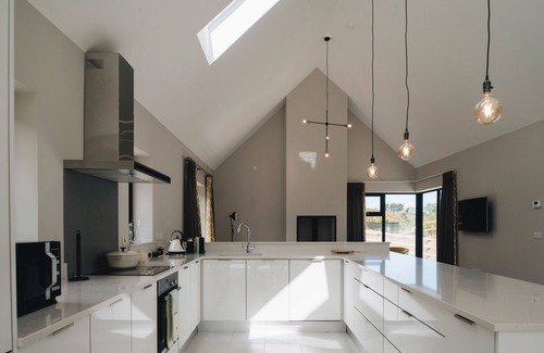 Ballycastle Casa | LAMB COTTAGE, pet friendly, with open fire in Ballycastle