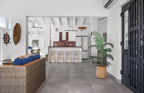Camino Nuevo Casa | LaMcArena Beachfront Retreat
