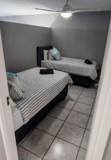 Manaba Beach Apartamento | LaMouette 8 Manaba Beach Uvongo