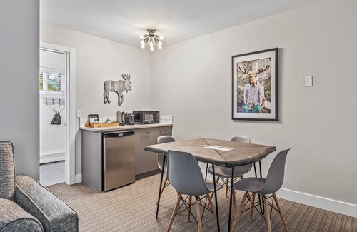 Town Centre Hotel | Lamphouse By Basecamp