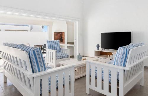 Stompneusbaai Casa | Lampiesbaai Beach House by Host Agents