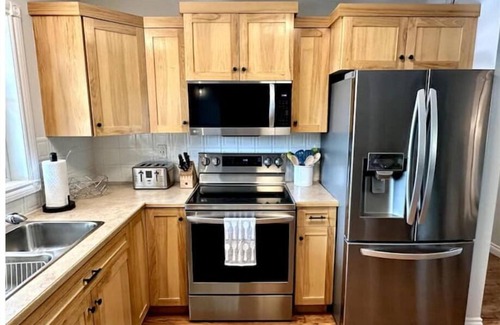 Sylvan Lake Casa | Lamplight Cottage | paddle-boards, AC, best beach!