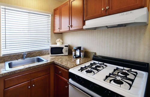 Rolando Village Hotel | Lamplighter Inn & Suites at SDSU