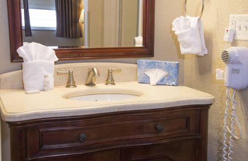Springfield Hotel | Lamplighter Inn & Suites - North