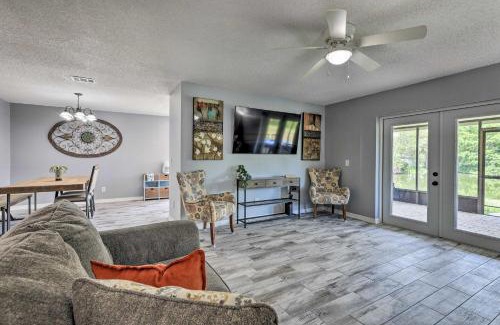 Trailer Estates Casa | Lanai and Pond at Tranquil Bradenton Retreat!